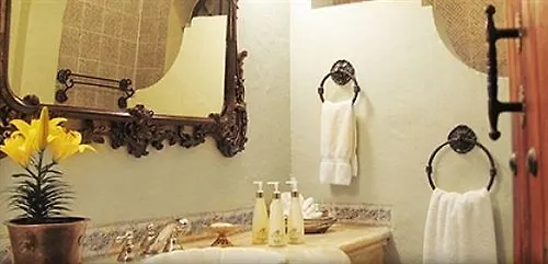 גואדלחארה Trocadero Suites מלון
